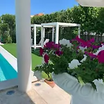 게스트하우스 White House Luxury Hospitality