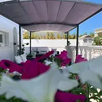 게스트하우스 White House Luxury Hospitality 4*