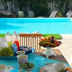 게스트하우스 White House Luxury Hospitality 4*