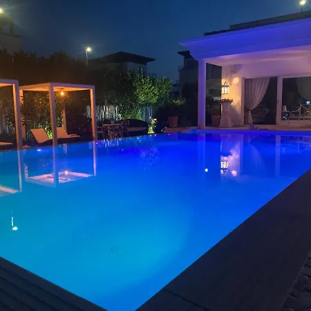 White House Luxury Hospitality 2*