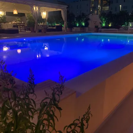 White House Luxury Hospitality Maison d'hôtes 2*
