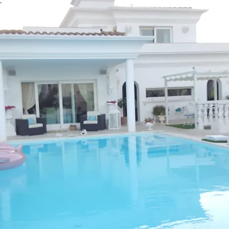 Guest house White House Luxury Hospitality