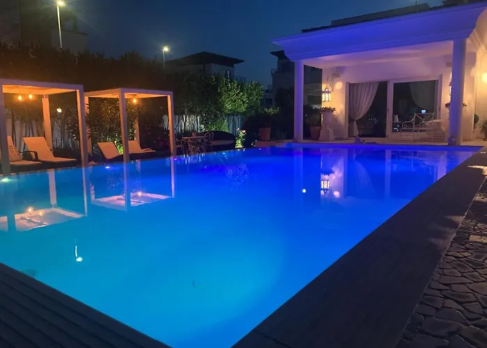 White House Luxury Hospitality 4*