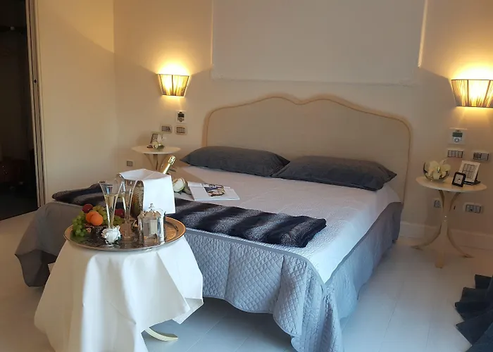 White House Luxury Hospitality 4* אולביה