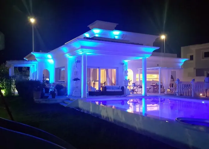 בית הארחה White House Luxury Hospitality 4*