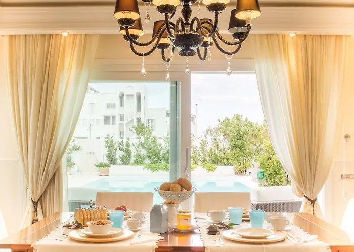 White House Luxury Hospitality בית הארחה