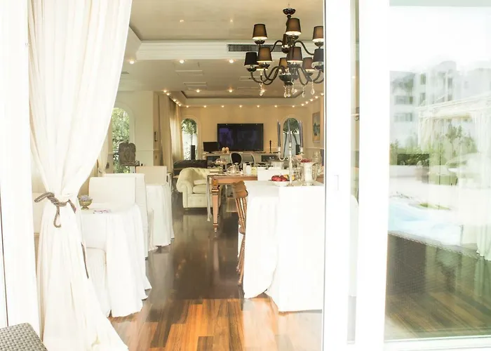 White House Luxury Hospitality 4*