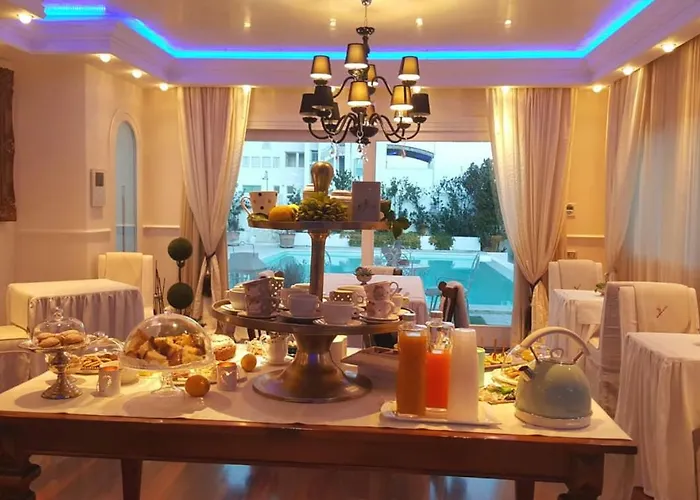 White House Luxury Hospitality בית הארחה 4*