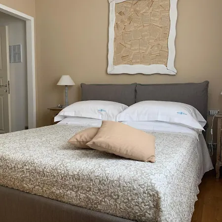 White House Luxury Hospitality 2* Όλμπια