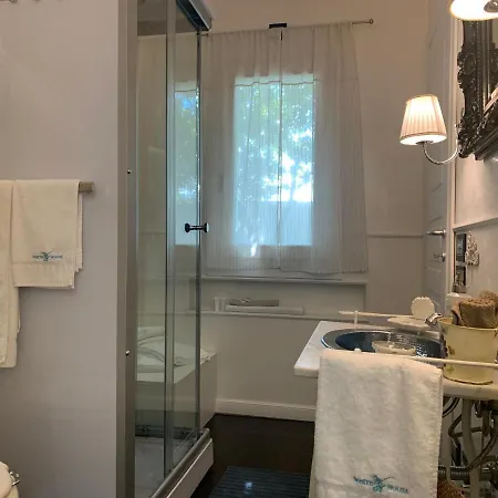 Πανσιόν White House Luxury Hospitality 2*