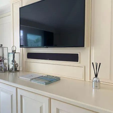White House Luxury Hospitality Όλμπια
