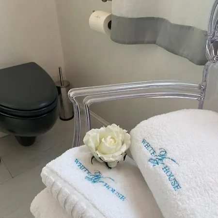 White House Luxury Hospitality Πανσιόν 2*