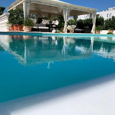 White House Luxury Hospitality 4*