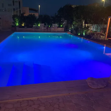White House Luxury Hospitality Πανσιόν