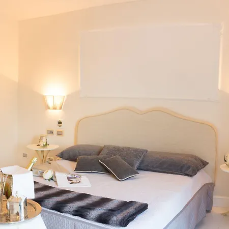 White House Luxury Hospitality 4*