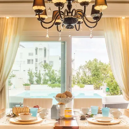 White House Luxury Hospitality Πανσιόν