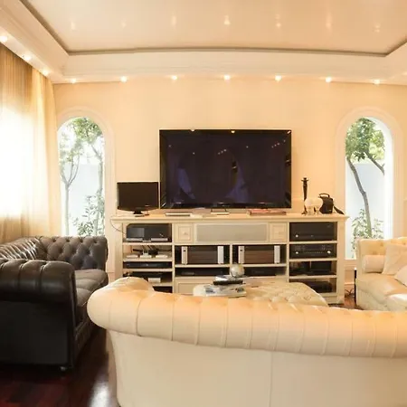 White House Luxury Hospitality Πανσιόν 2*