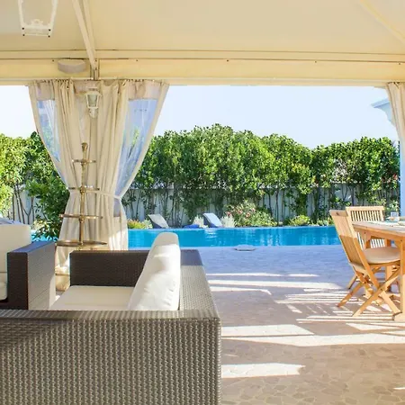 White House Luxury Hospitality 2* Olbia