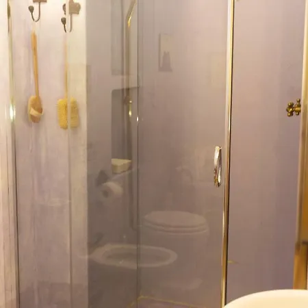 White House Luxury Hospitality Πανσιόν