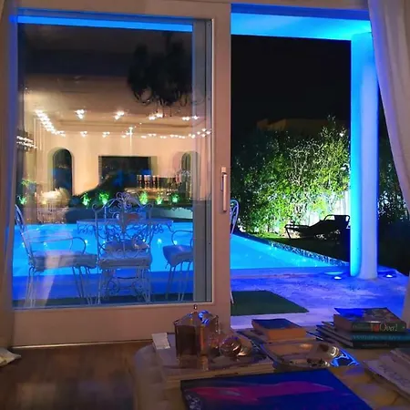 Guest house White House Luxury Hospitality 2*