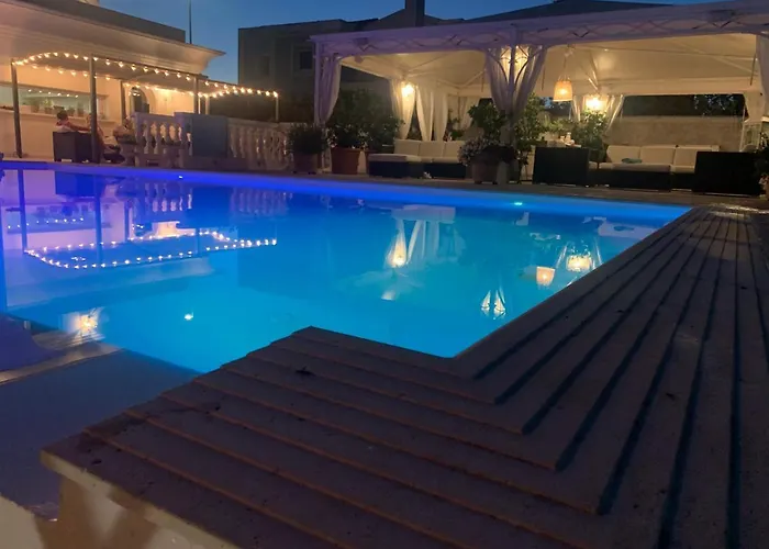 White House Luxury Hospitality 4*