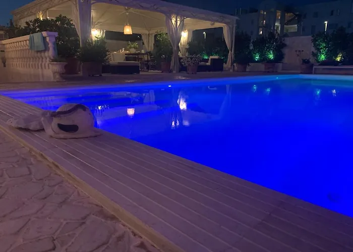 White House Luxury Hospitality 4* أولبيا