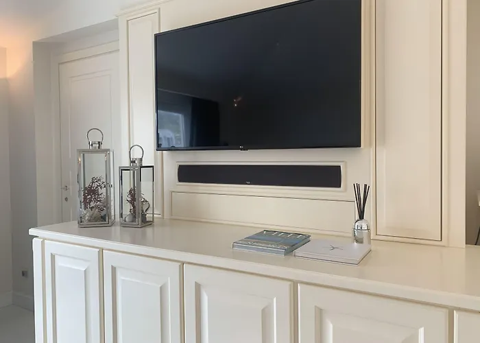 White House Luxury Hospitality أولبيا