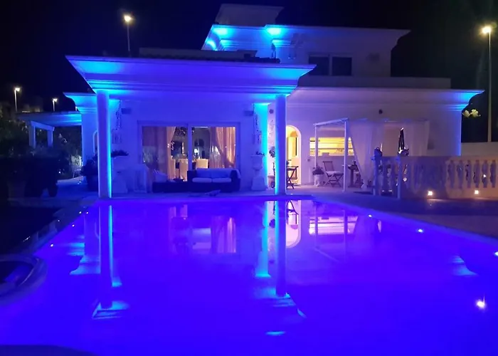 White House Luxury Hospitality بيت ضيافة 4*