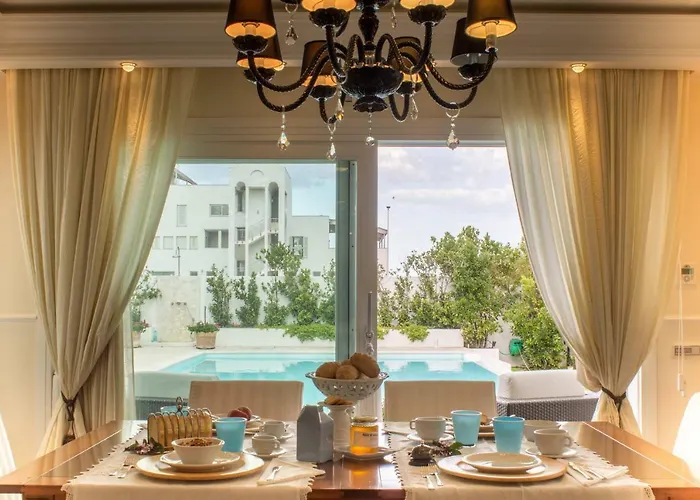 White House Luxury Hospitality أولبيا